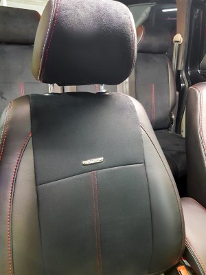 Чехлы на Фольксваген Кадди / Volkswagen Caddy / Оригинал / Экокожа - Алькантара / Черный с красной и серой нитью Чехлы на Фольксваген Кадди / Volkswagen Caddy / Оригинал / Экокожа - Алькантара / Черный с красной и серой нитью